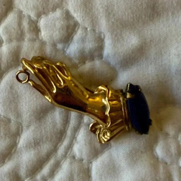 Vintage Brooch Victorian Era Pin/pendant  Ladies Hand Design - Picture 3 of 4